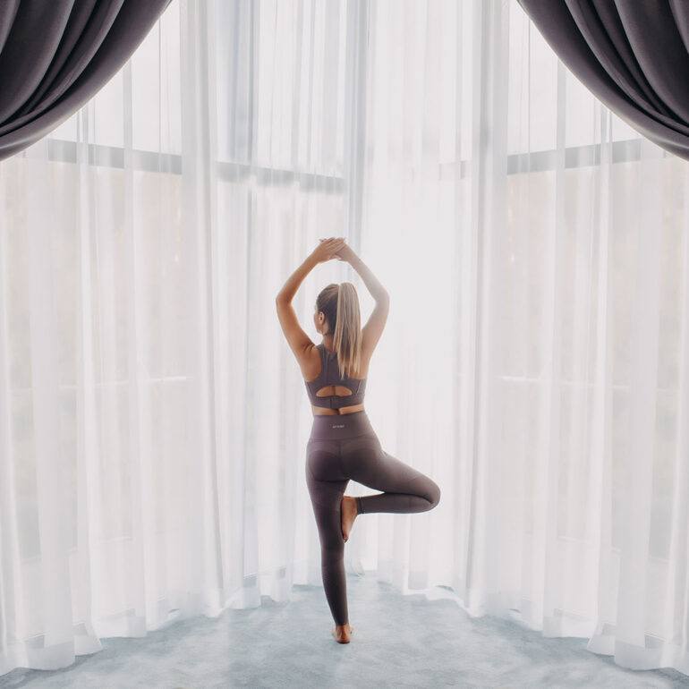 Joga w hotelu? Czemu nie! Aby wykonać sesję w hotelu wystarczy że się ze mną skontaktujesz.