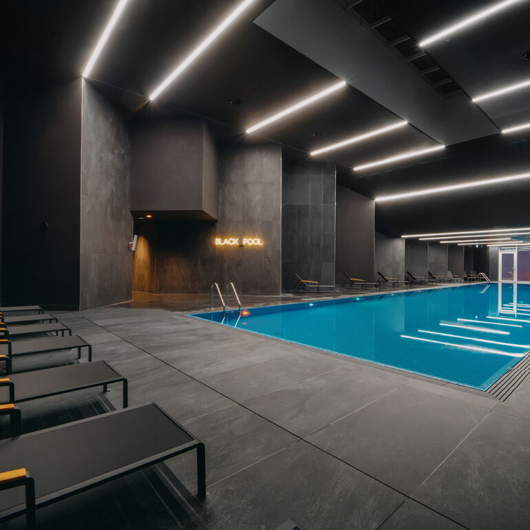 zdjęcia basenów hotelowych